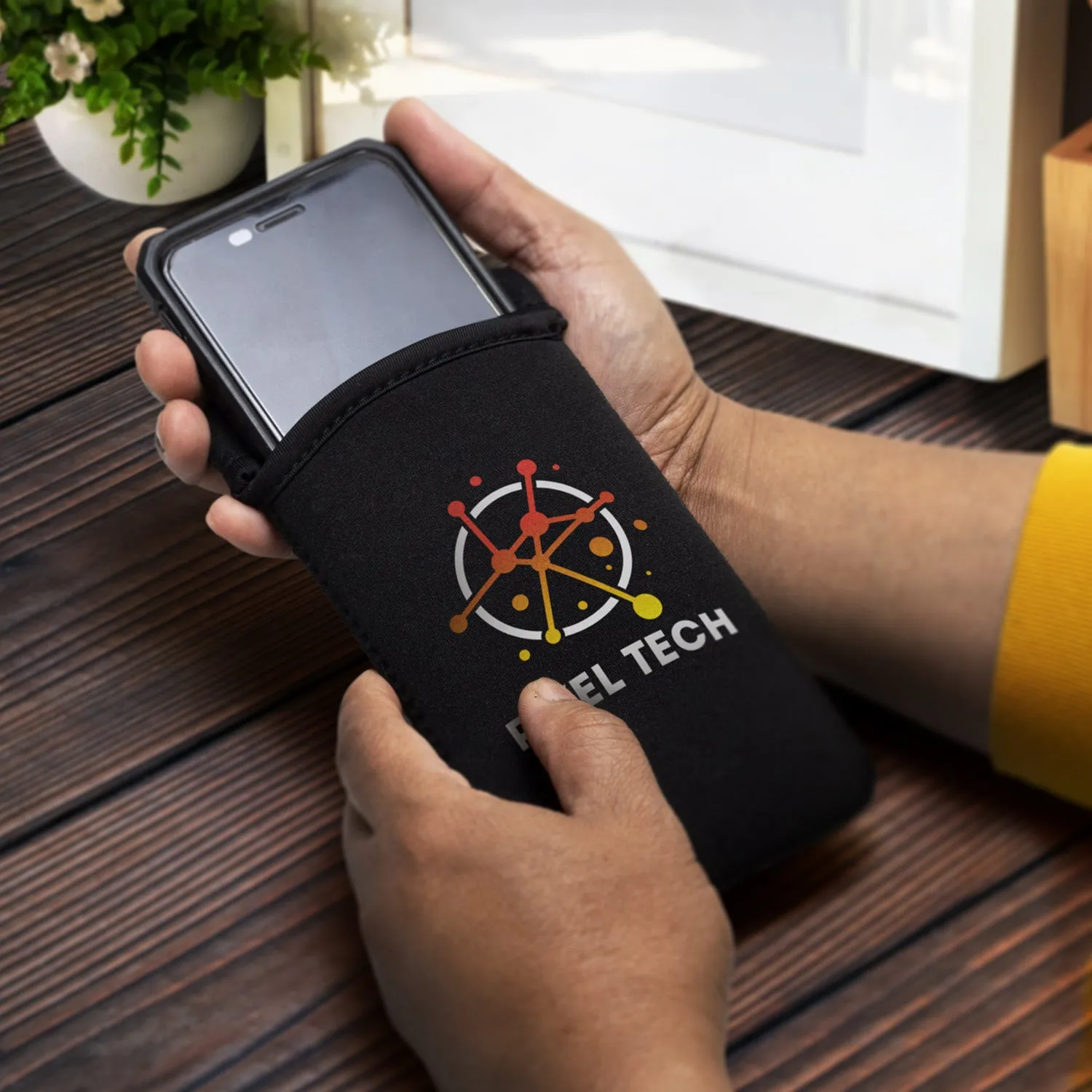 agogo Spencer Phone Pouch