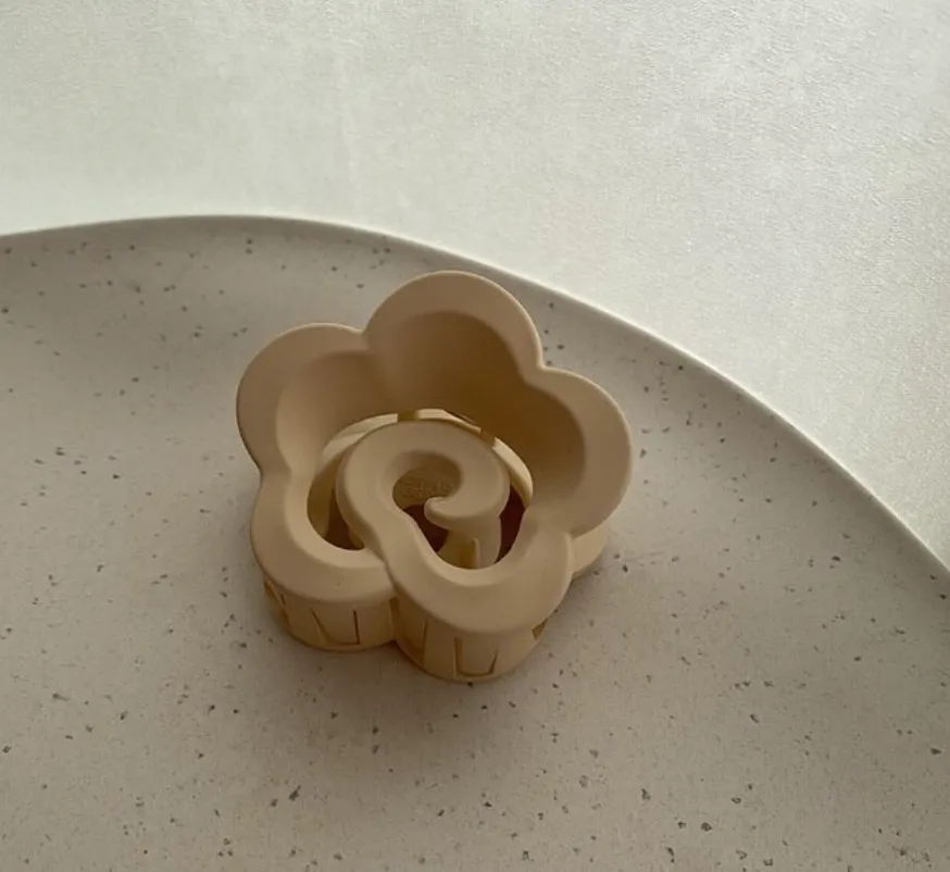 Flower Clip Beige