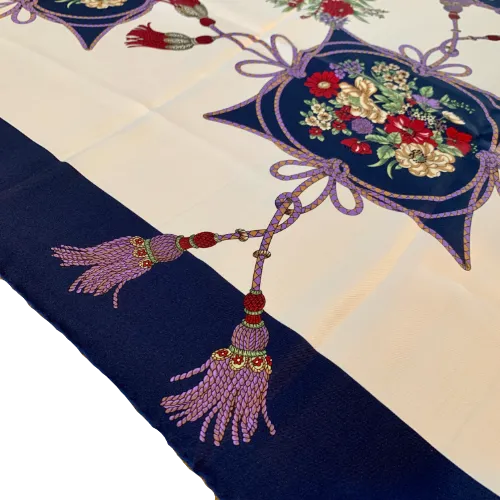 Gucci Floral and Tassel-print Silk Shawl in Ivory