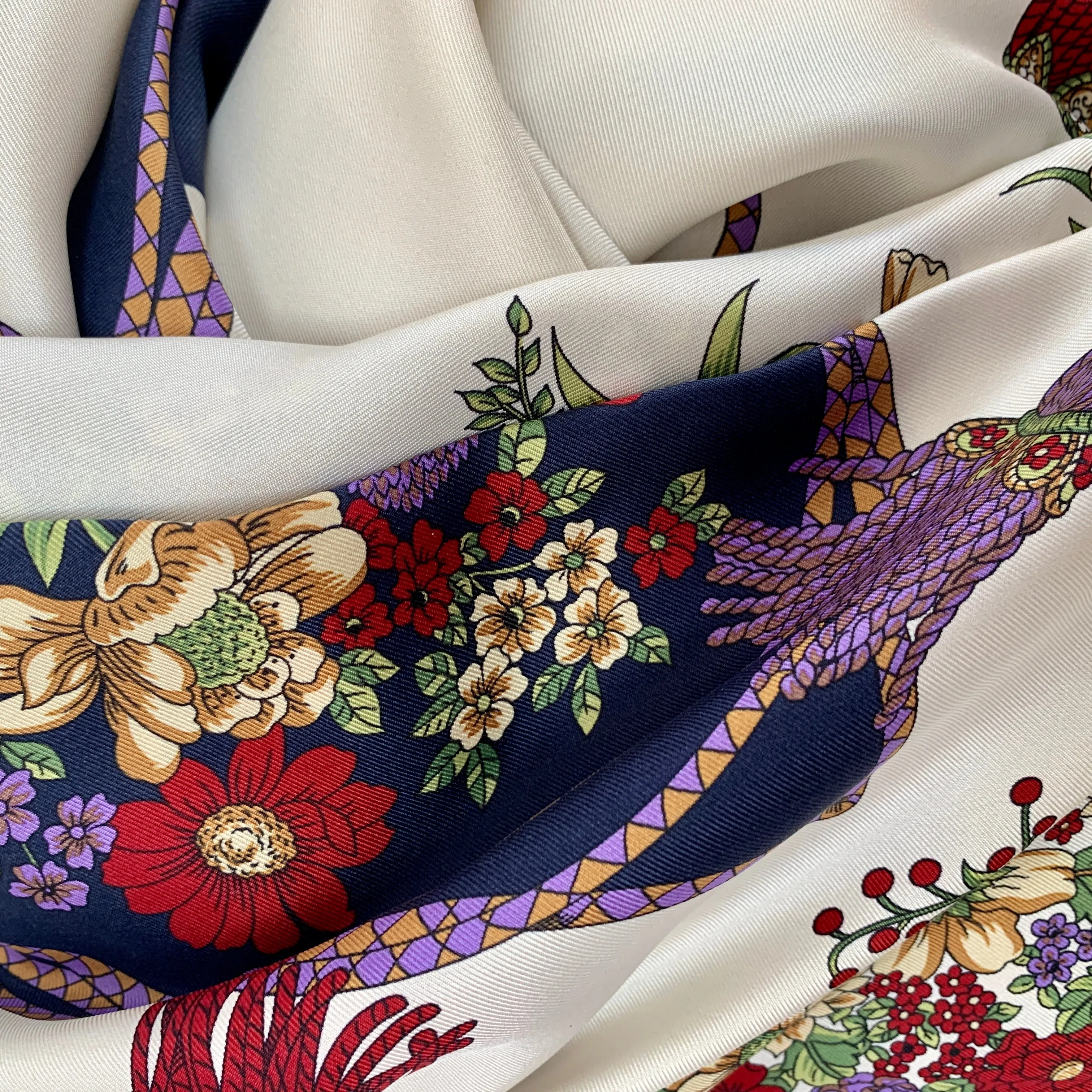 Gucci Floral and Tassel-print Silk Shawl in Ivory