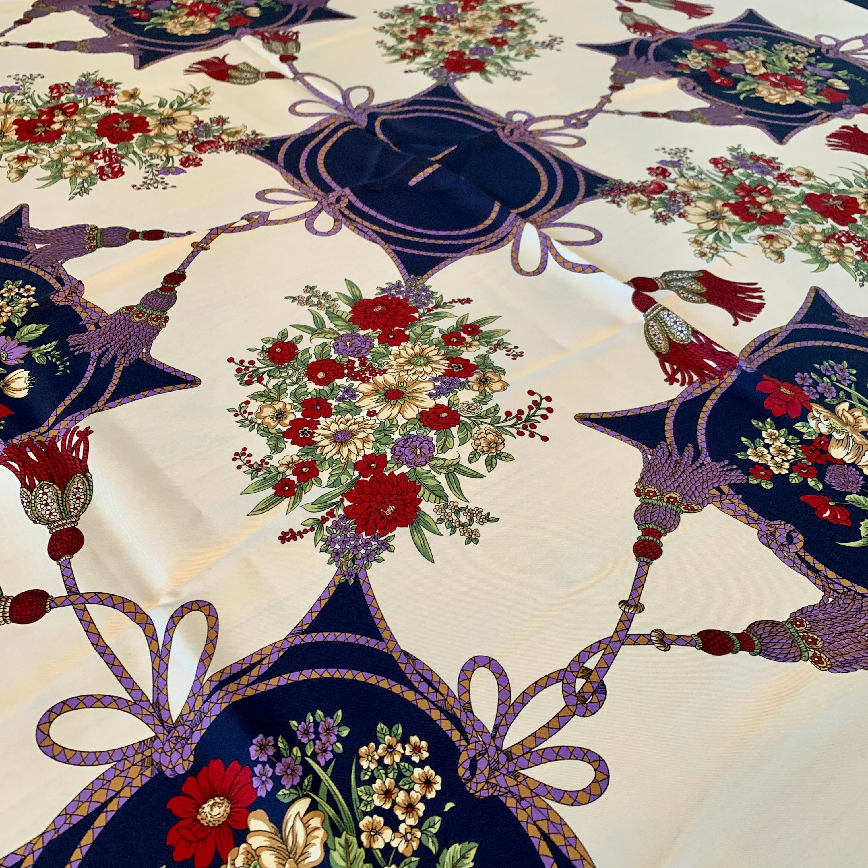 Gucci Floral and Tassel-print Silk Shawl in Ivory