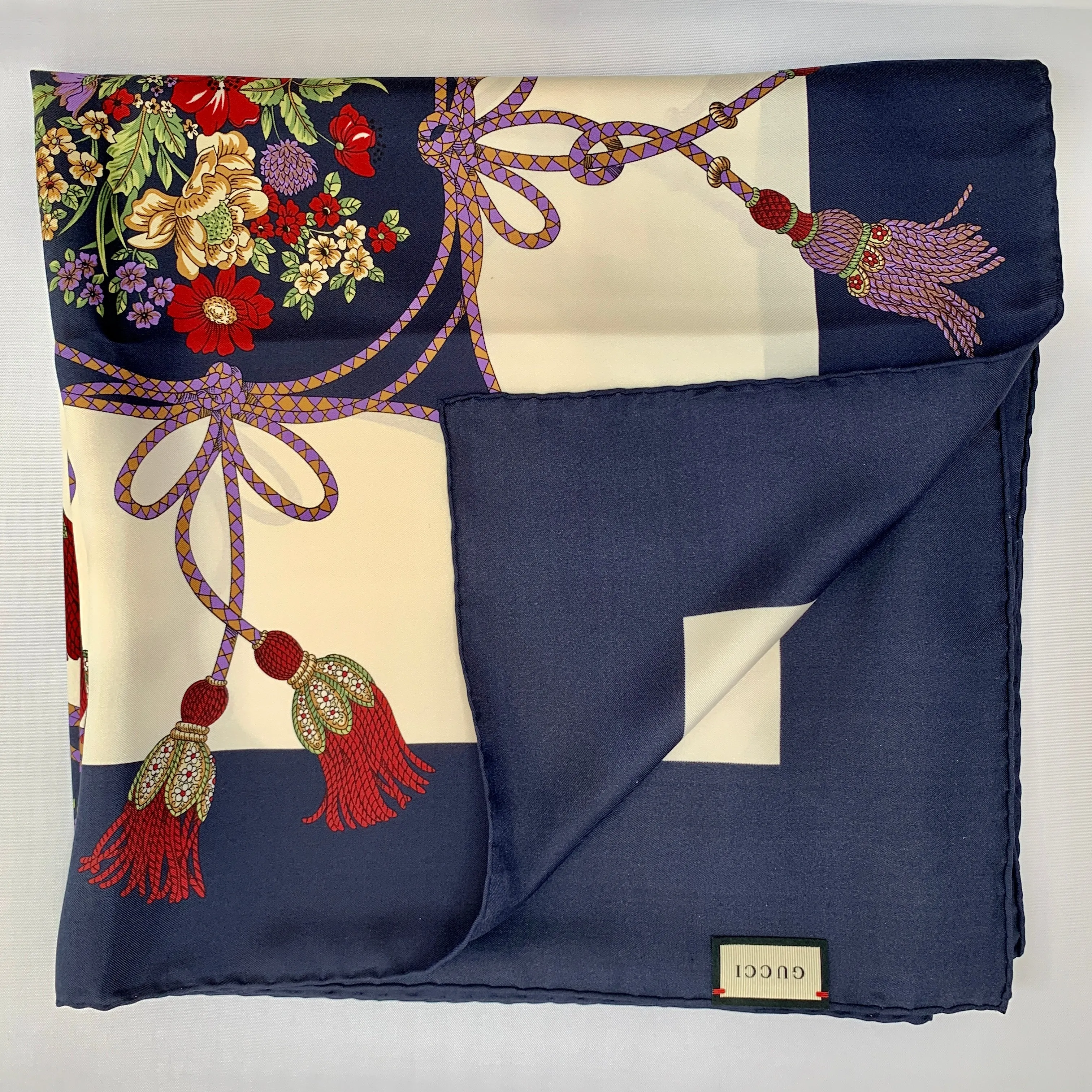 Gucci Floral and Tassel-print Silk Shawl in Ivory