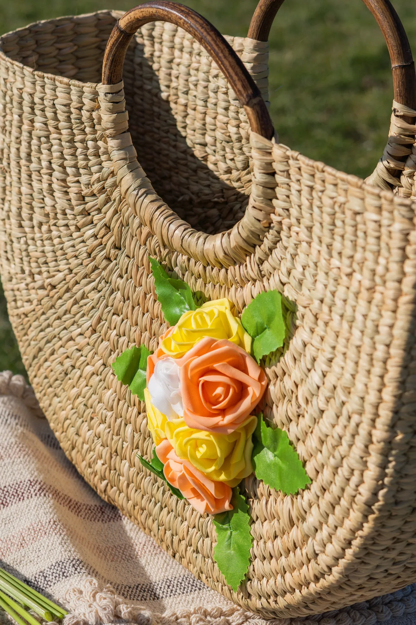 Handwoven Kauna Grass Bag with Floral 3D Design Women's Basket
