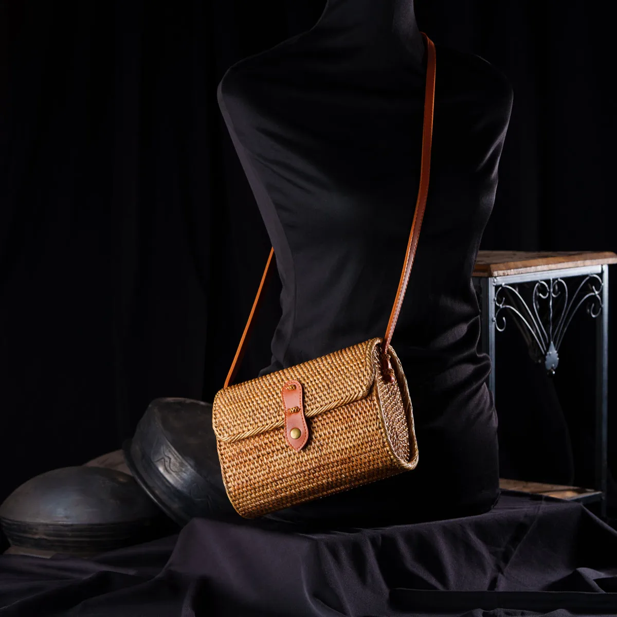 Handwoven Rectangle Shape Rattan Bag Women Beach Straw Woven Crossbody Bag Purse Handbag Shoulder Bag with Leather Strap and Openable flap