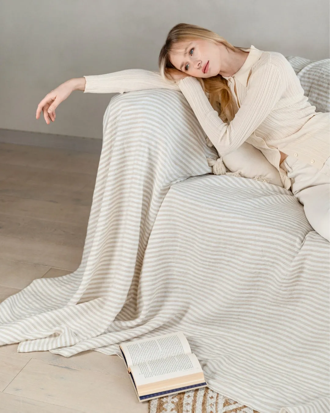 Linen couch cover in Striped Natural color (density 190 g/m2)