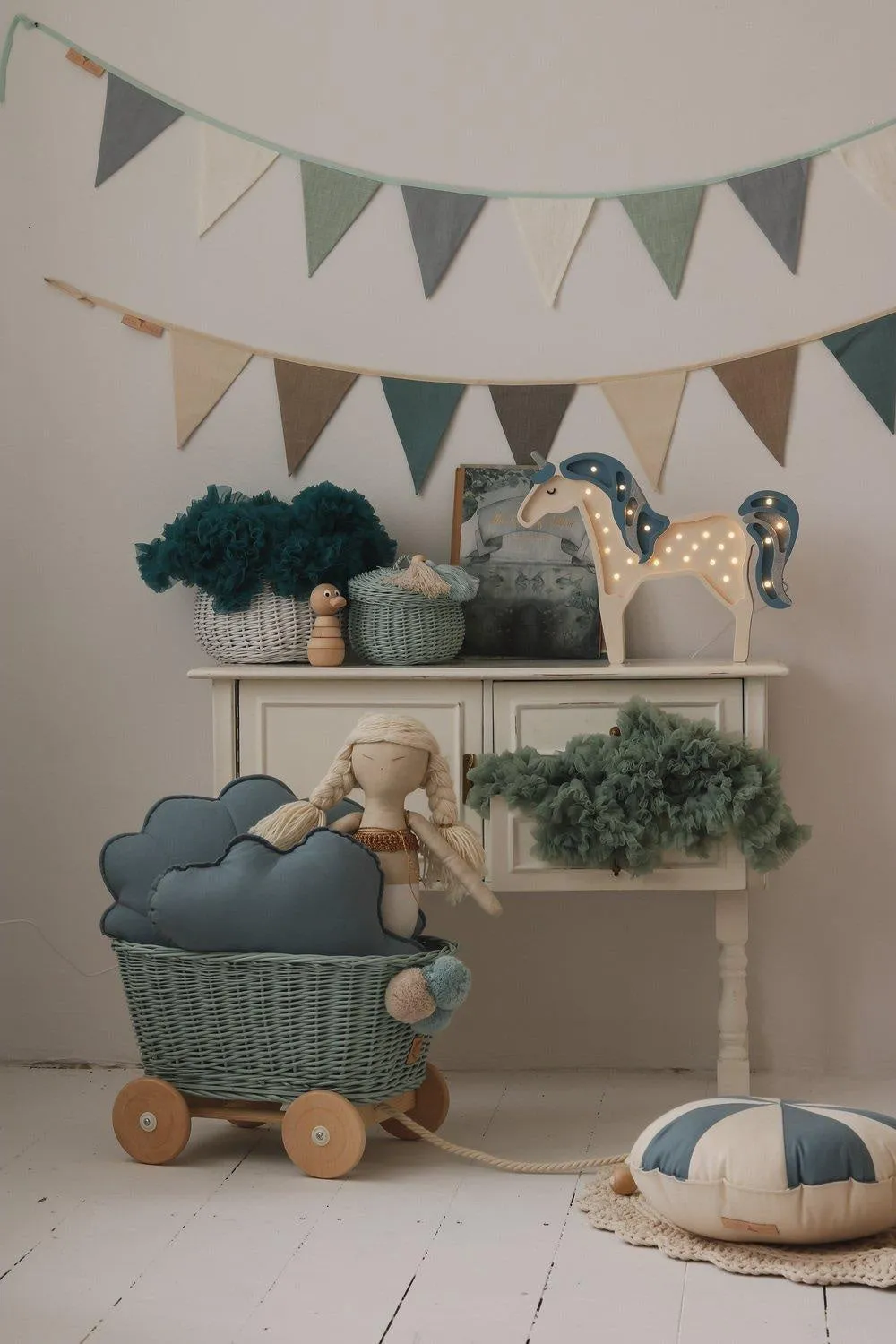 “Mint Love” Garland