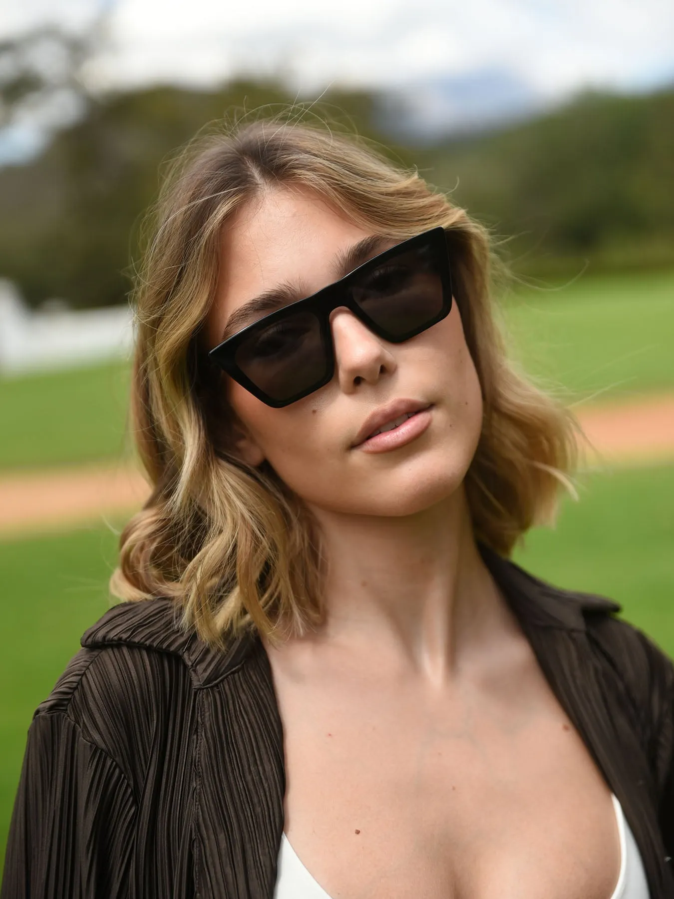 MOODY - Sunglasses • Black