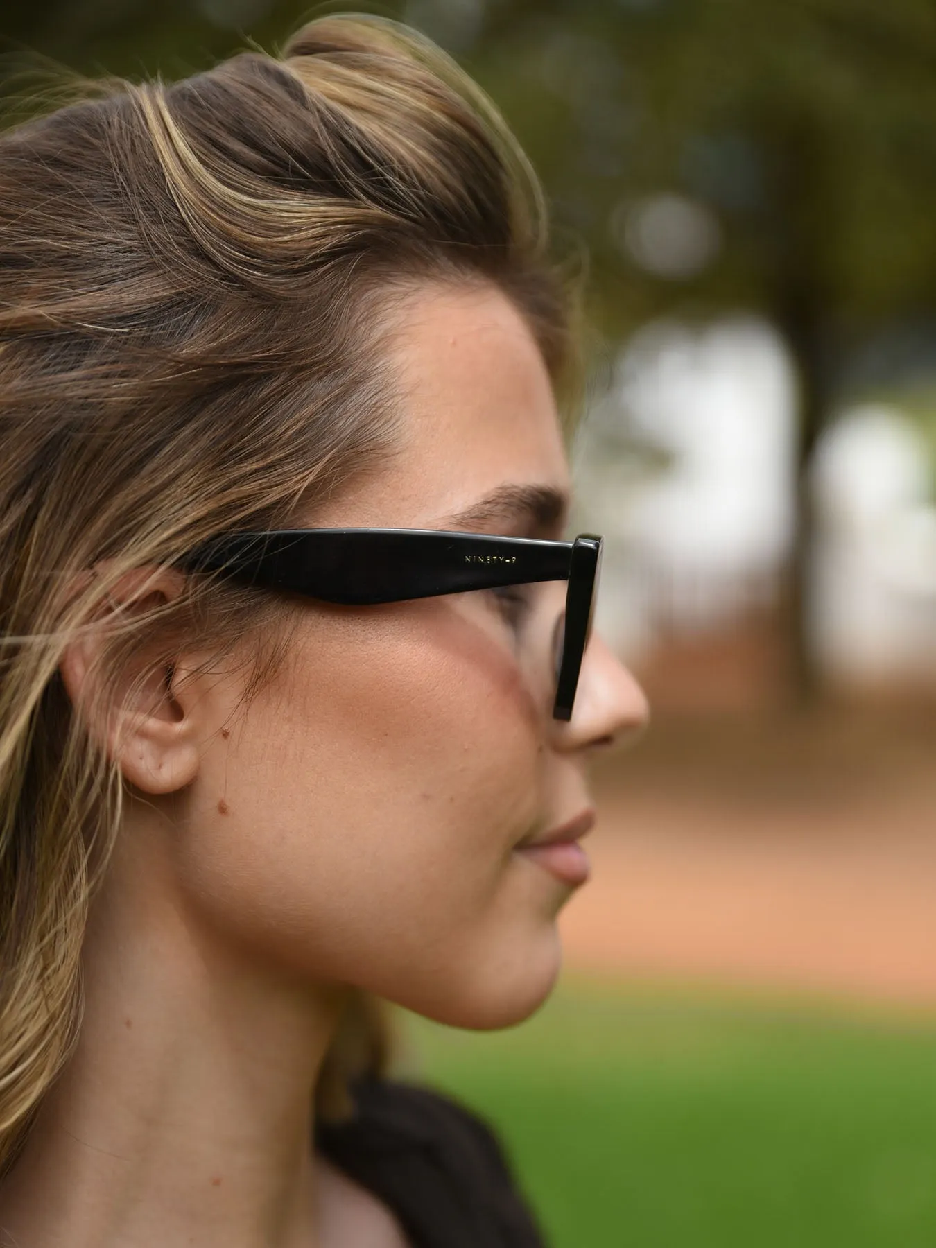 MOODY - Sunglasses • Black