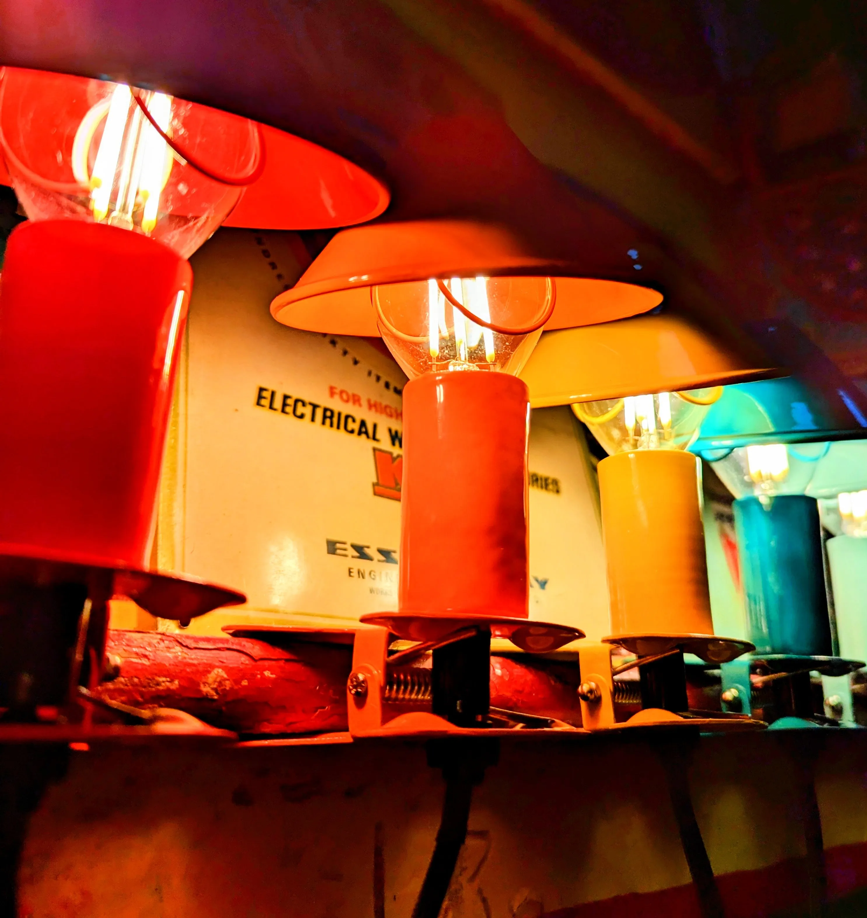 Mushroom clip light