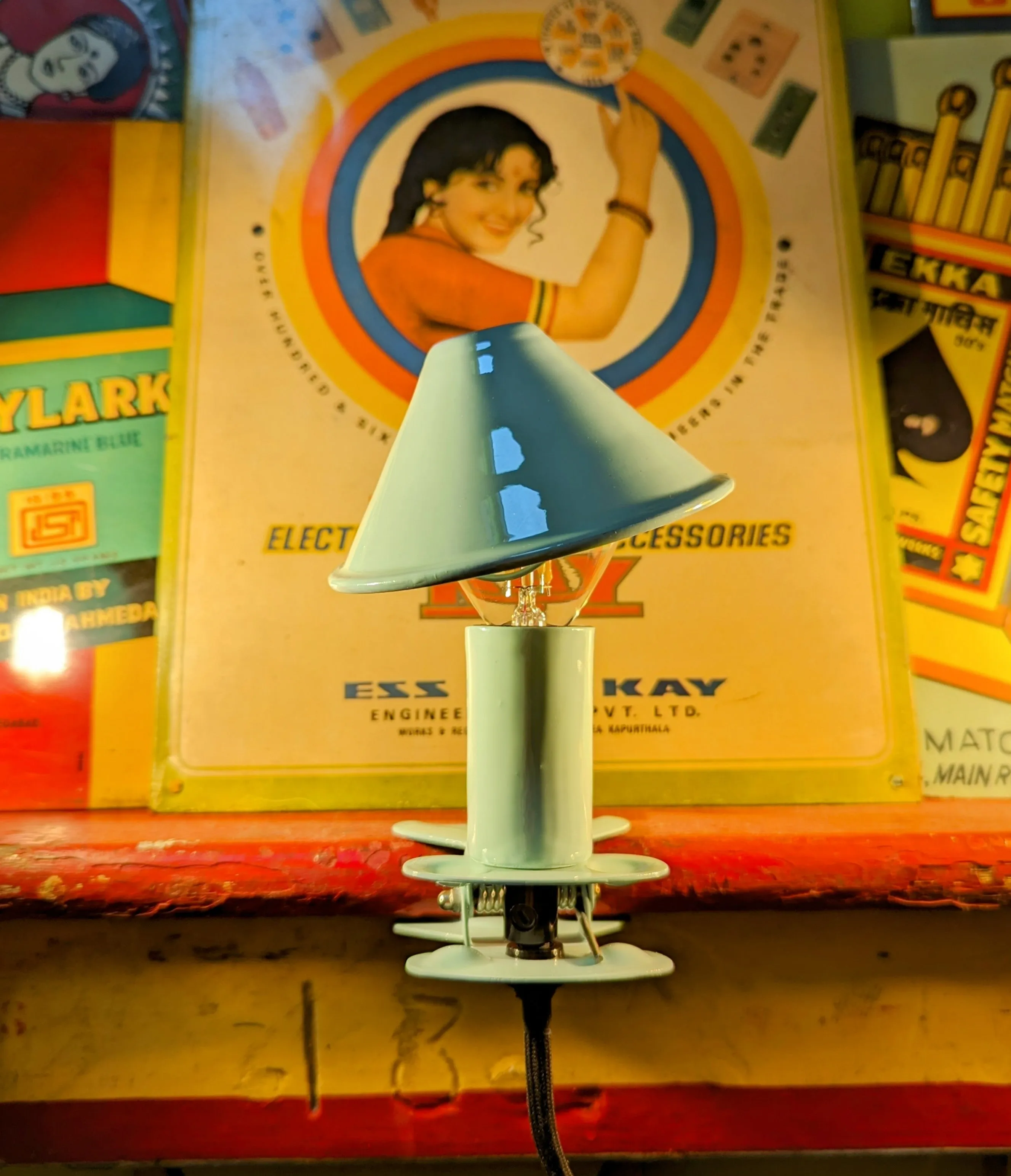 Mushroom clip light