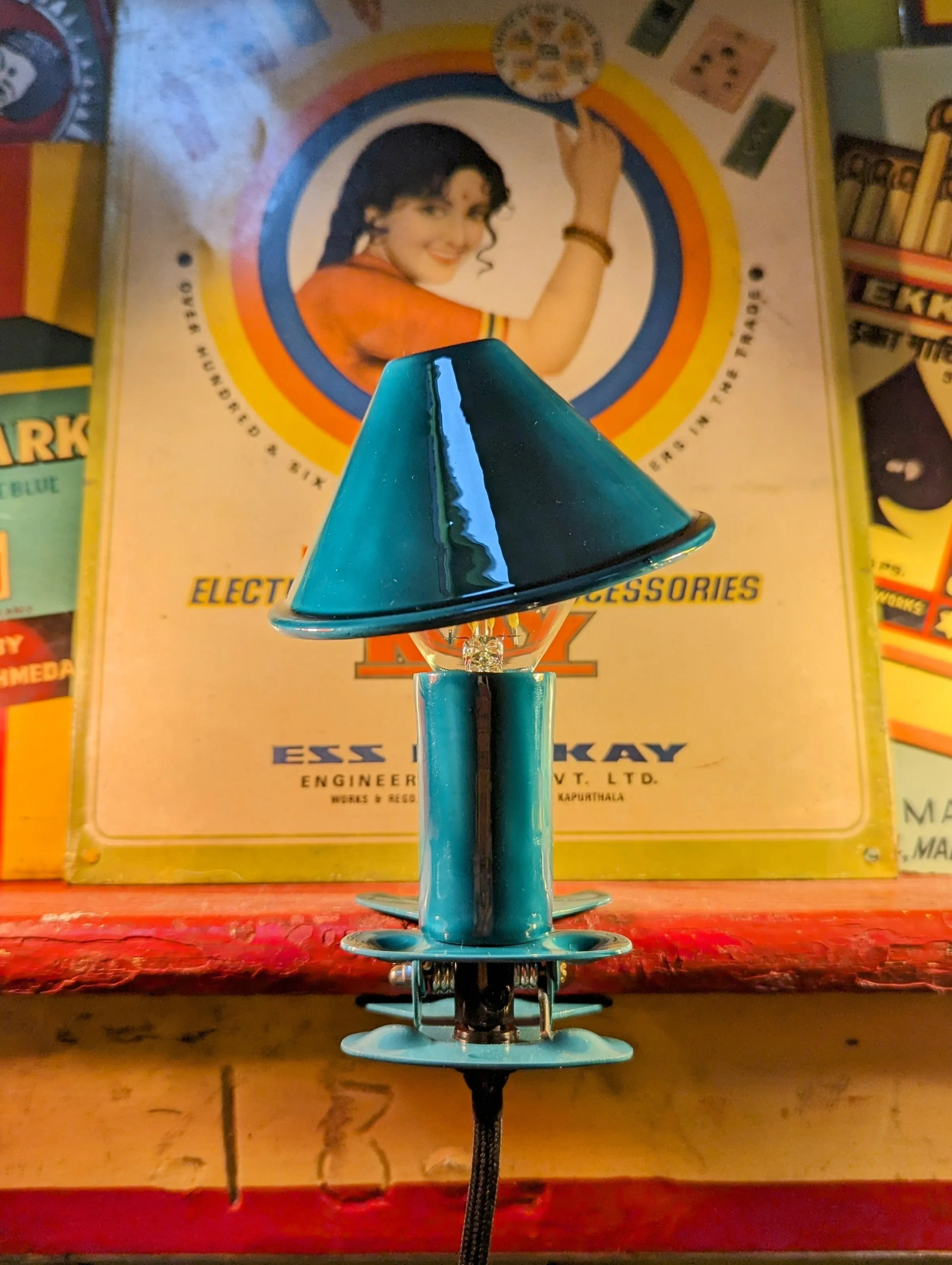 Mushroom clip light