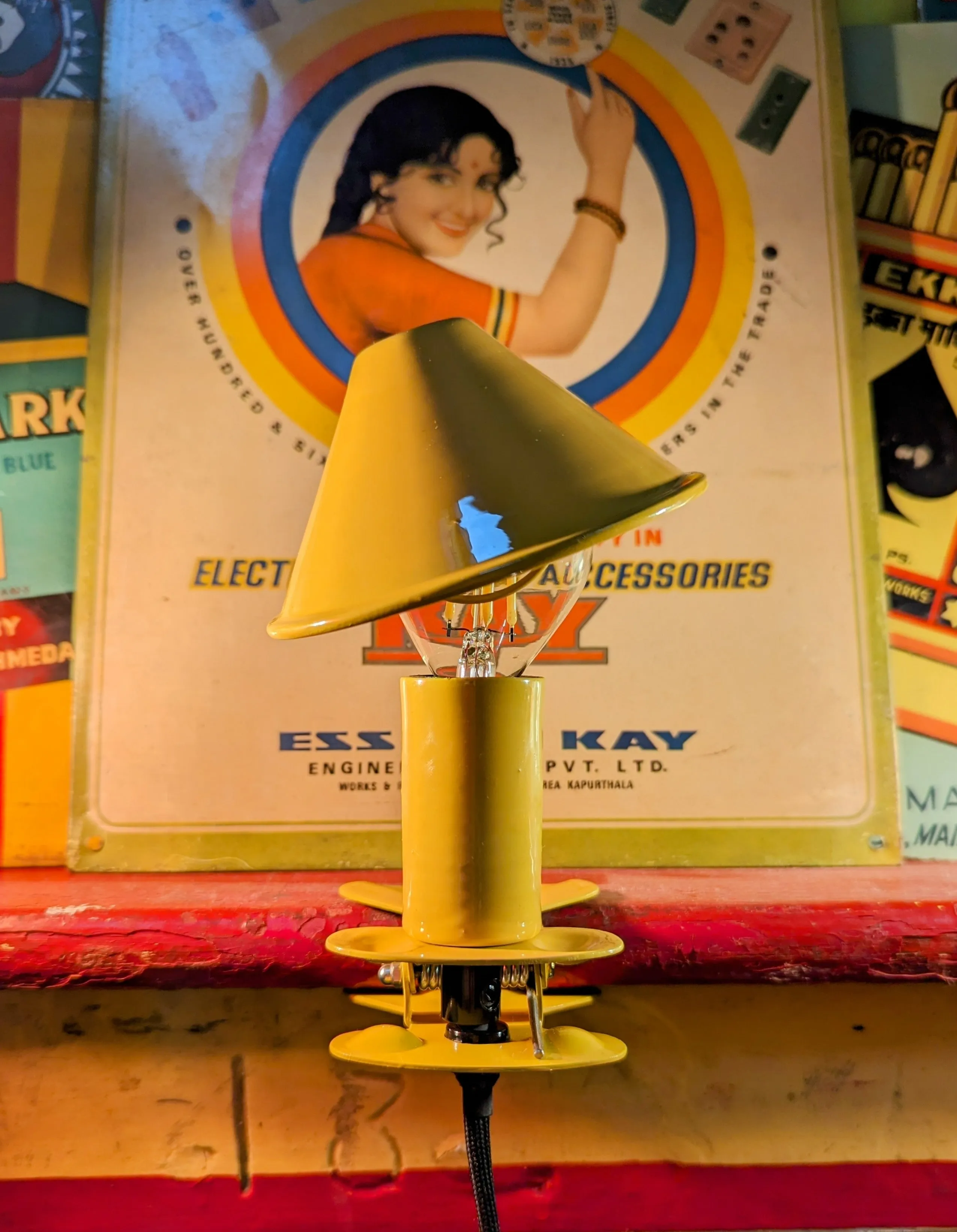 Mushroom clip light