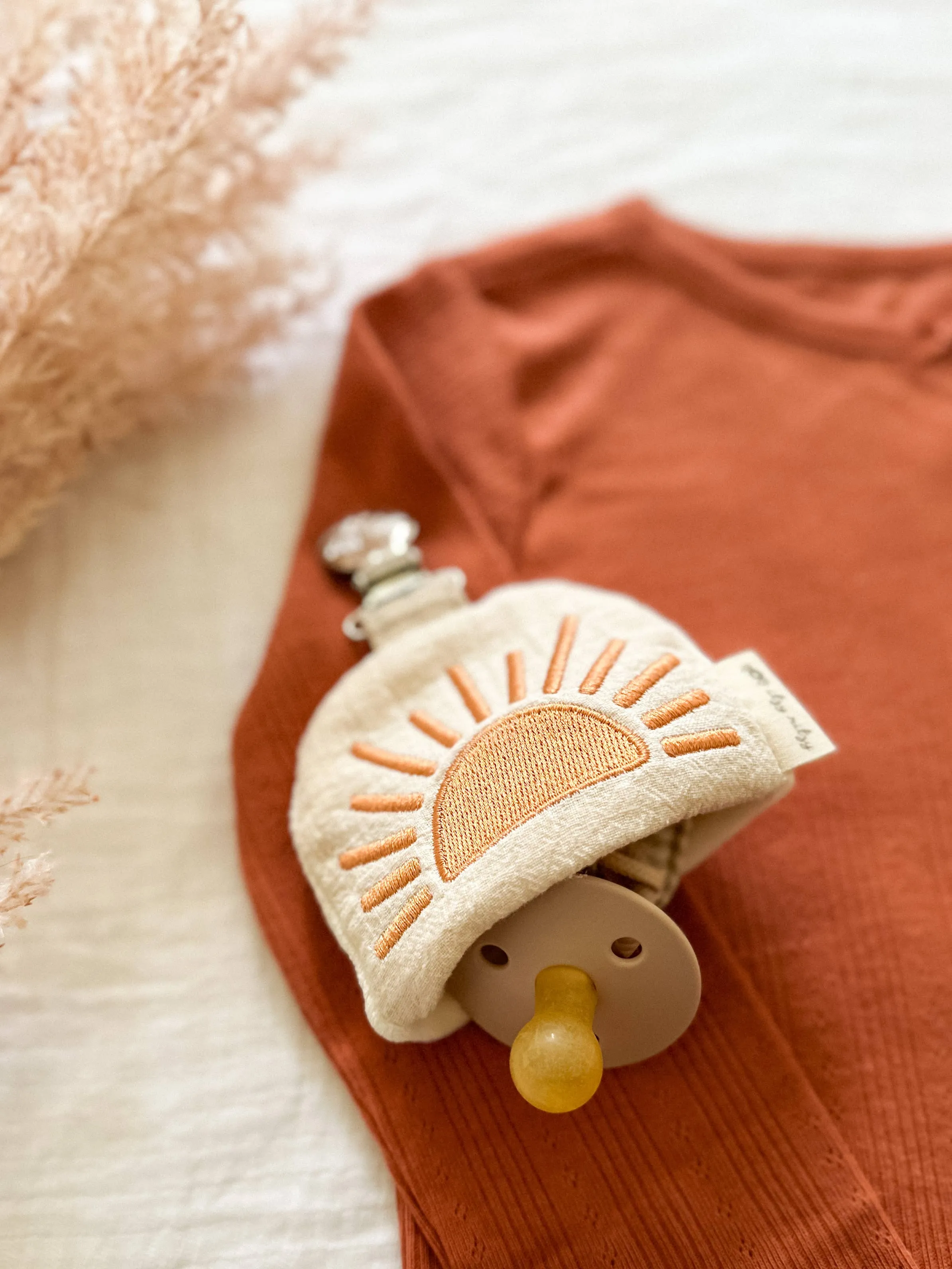 *NEW* Sun Soothe & Store Pacifier Clip