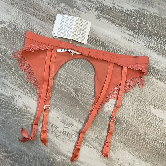 NWT La Perla Silk Crocheted Lace Coral Peach Suspender M