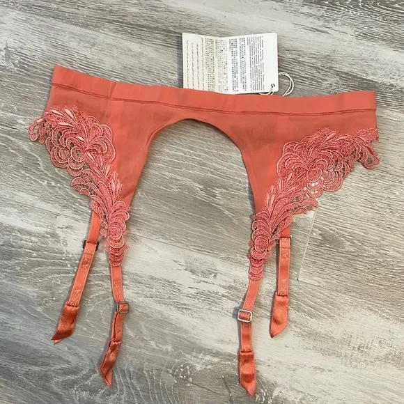 NWT La Perla Silk Crocheted Lace Coral Peach Suspender M