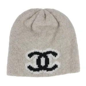 Oversized CC Logo Reversible Cashmere Beanie Hat in Beige Black
