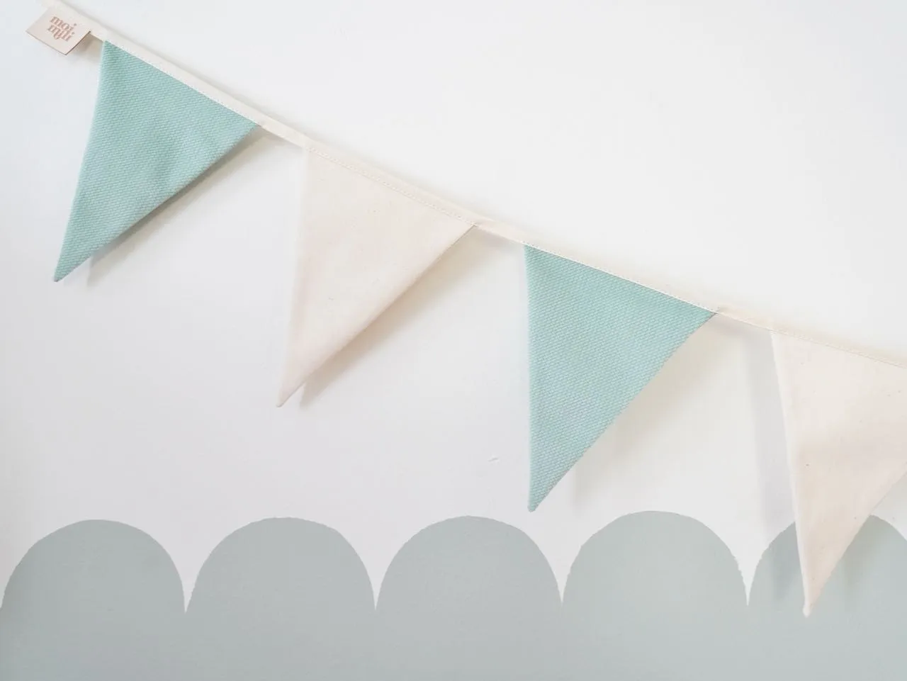"Powder mint" Garland