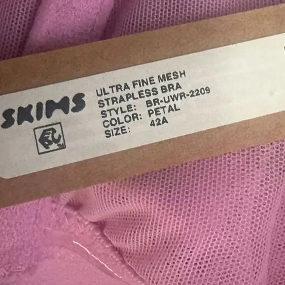 SKIMS NWT Ultra Fine Mesh Strapless Bra Pink Sheer Sexy Romantic Lingerie Bra
