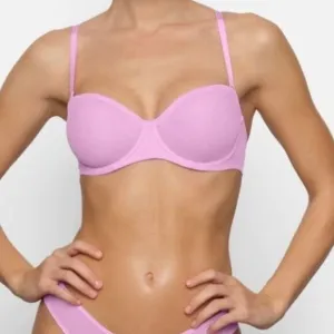 SKIMS NWT Ultra Fine Mesh Strapless Bra Pink Sheer Sexy Romantic Lingerie Bra
