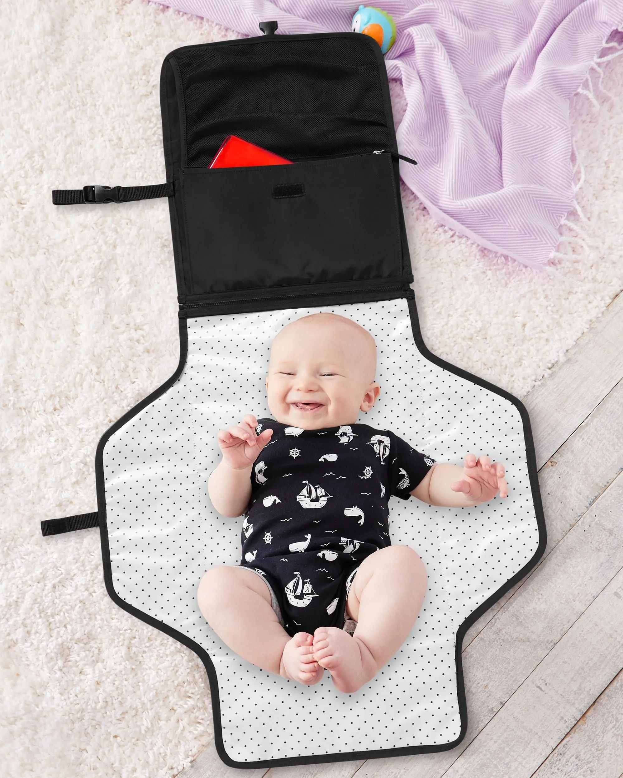 Skip Hop Envi Luxe Pronto Signature Changing Station -  Eco Black