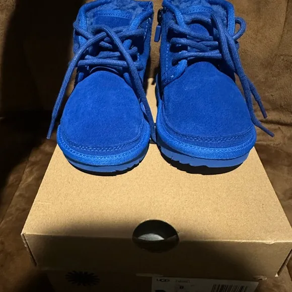 UGG CLASSIC NEUMEL II BOOT BOYS SIZE 8 ROYAL BLUE