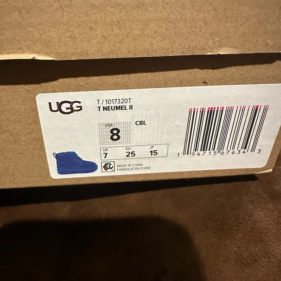 UGG CLASSIC NEUMEL II BOOT BOYS SIZE 8 ROYAL BLUE