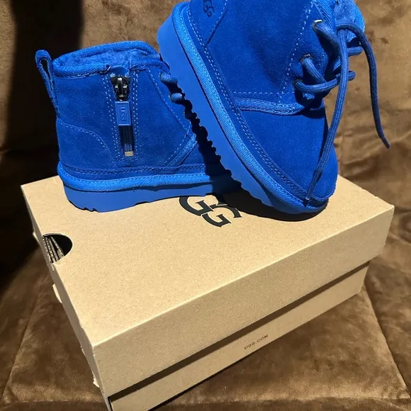 UGG CLASSIC NEUMEL II BOOT BOYS SIZE 8 ROYAL BLUE