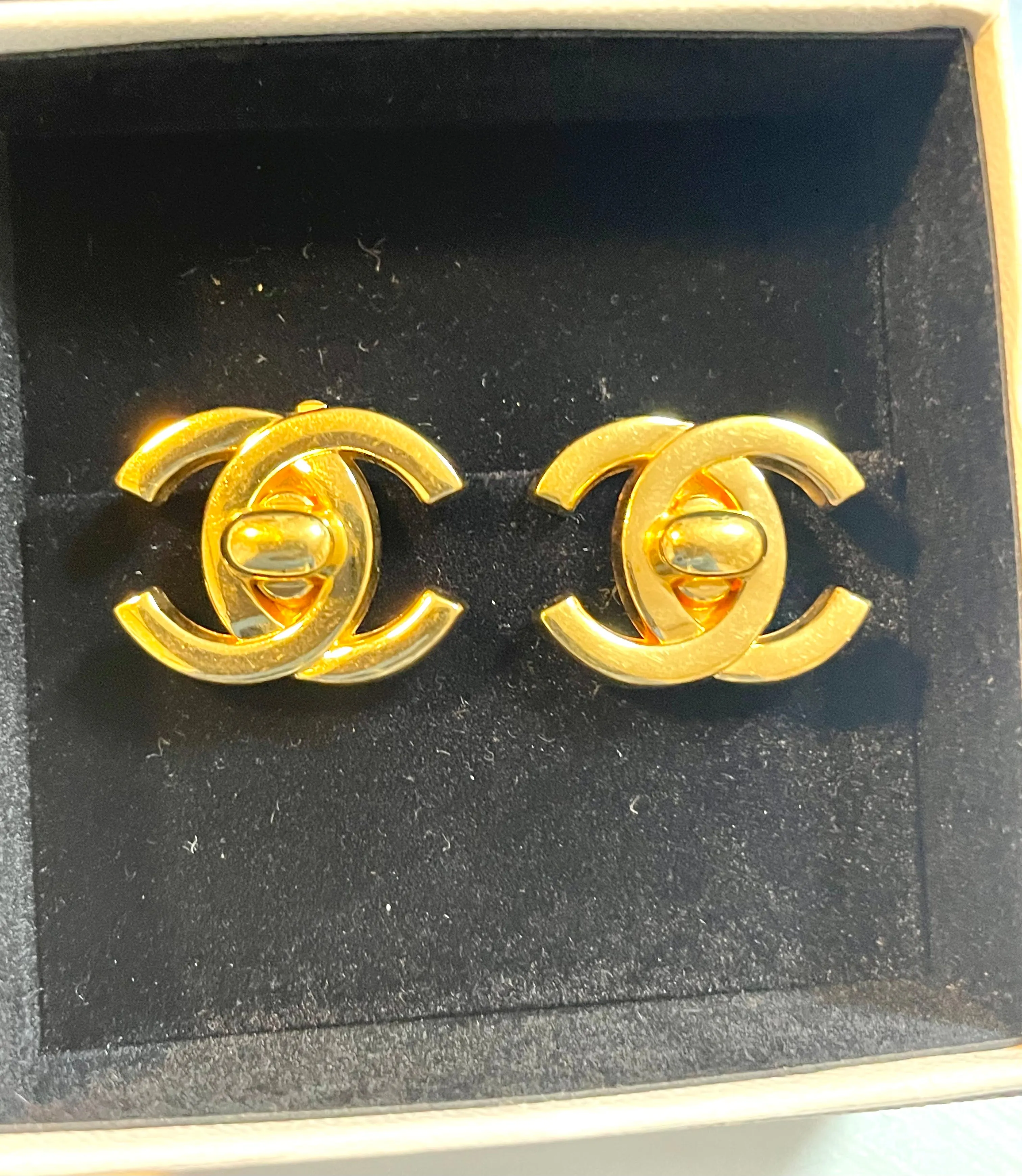 Vintage CHANEL golden turn lock CC earrings. Very classic and popular jewelry. Coco mark earrings. 060810y3