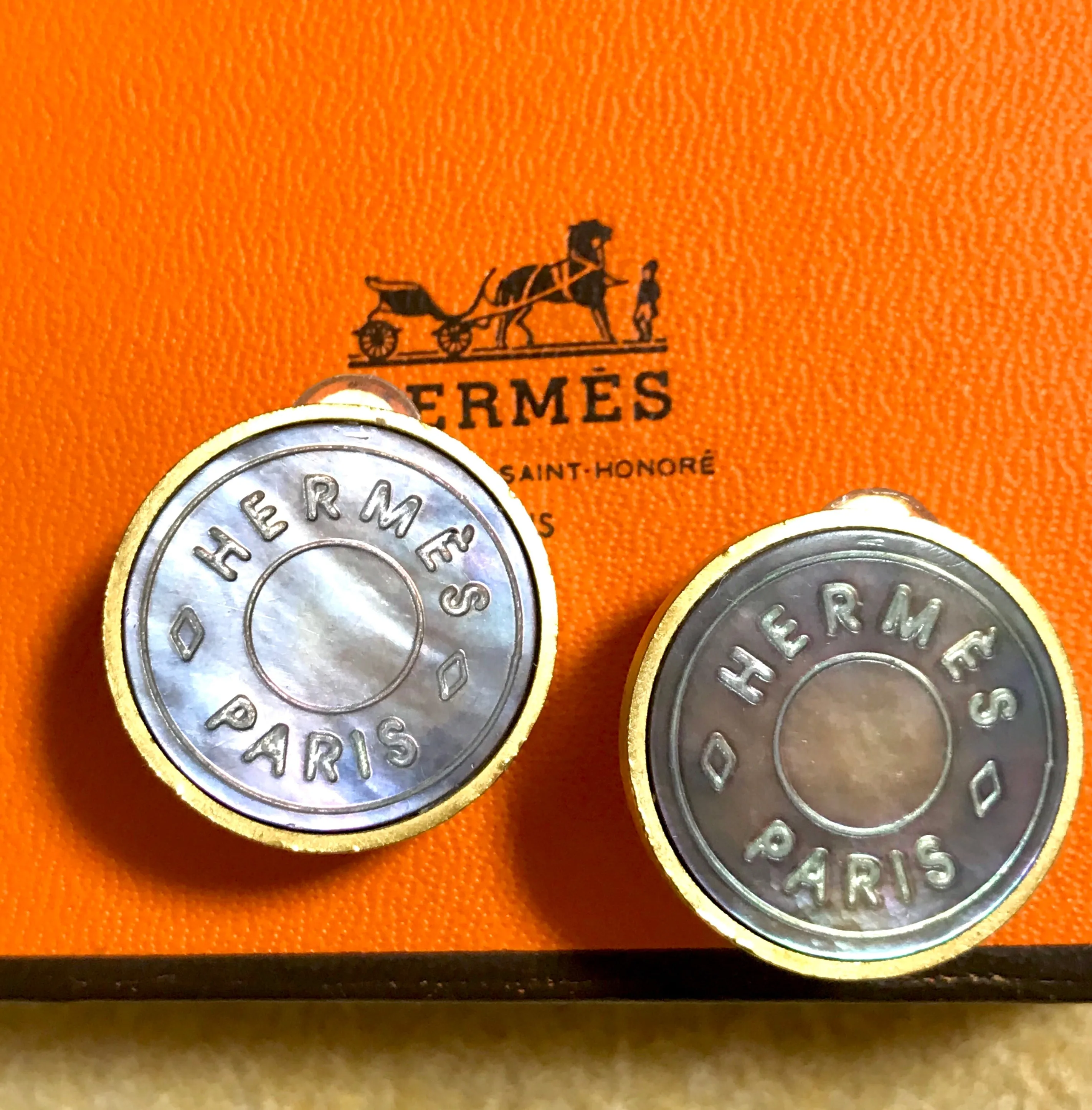 Vintage HERMES golden logo embossed genuine shell earrings. Classic jewelry piece. Bijouterie Fantaisie. Shines like aurora.